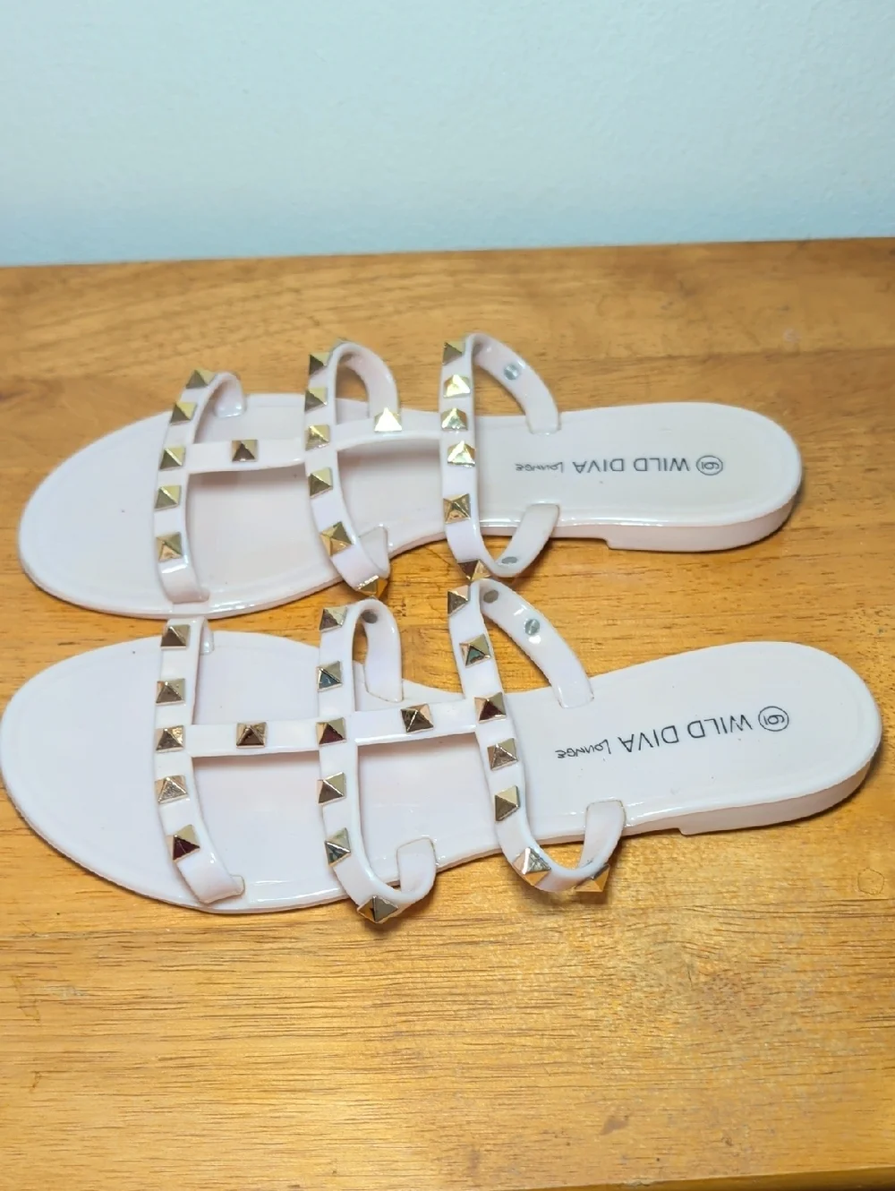 Wild Diva Lounge Joanie 211 Jelly Slide Sandals Pink Gold Studs Women's Size 6.5